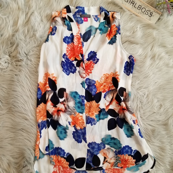 Vince Camuto Tops - Vince Camuto floral top